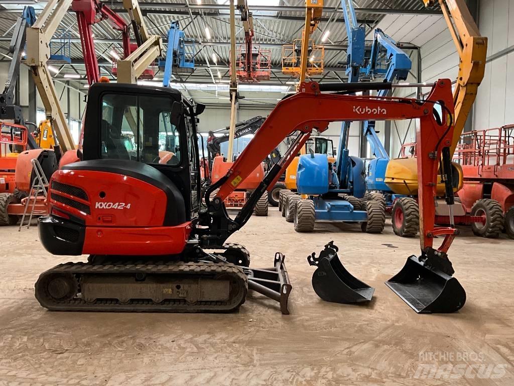 Kubota KX 042-4 ミニ油圧ショベル 7t以下（ミニユンボ・ミニディガー）