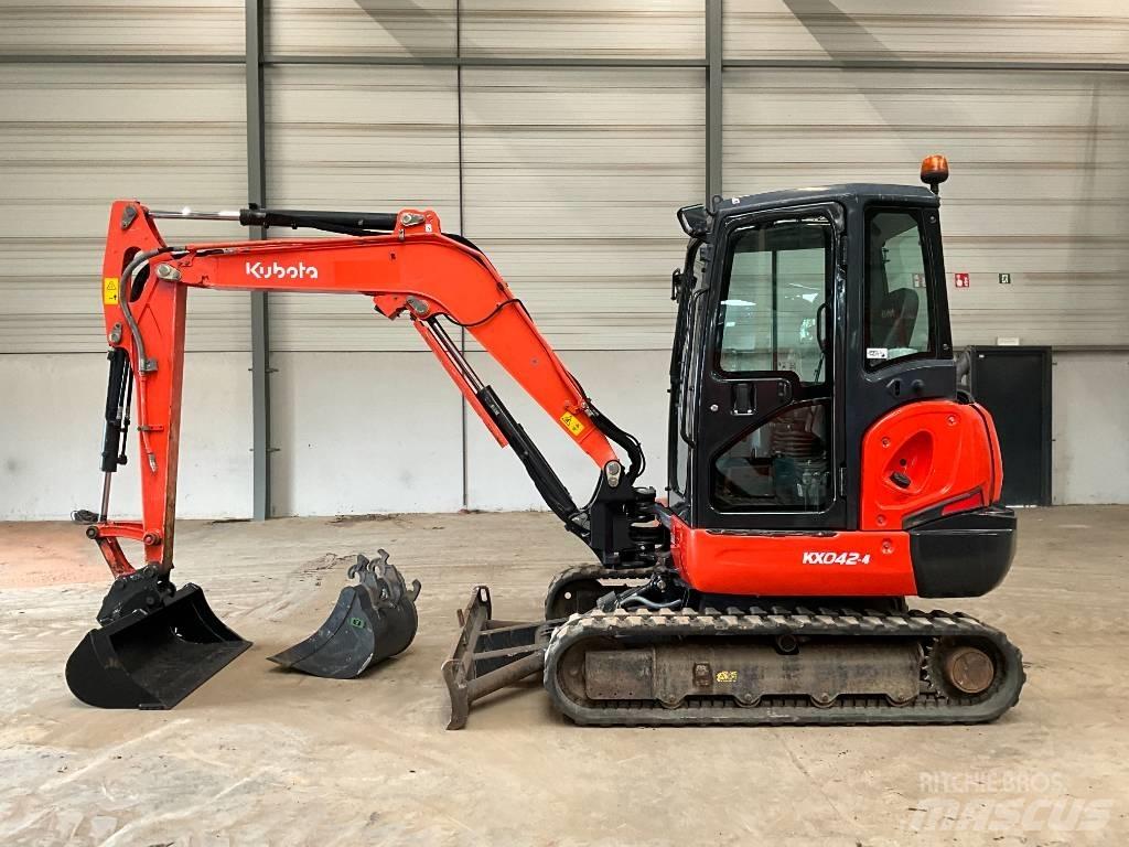 Kubota KX 042-4 ミニ油圧ショベル 7t以下（ミニユンボ・ミニディガー）