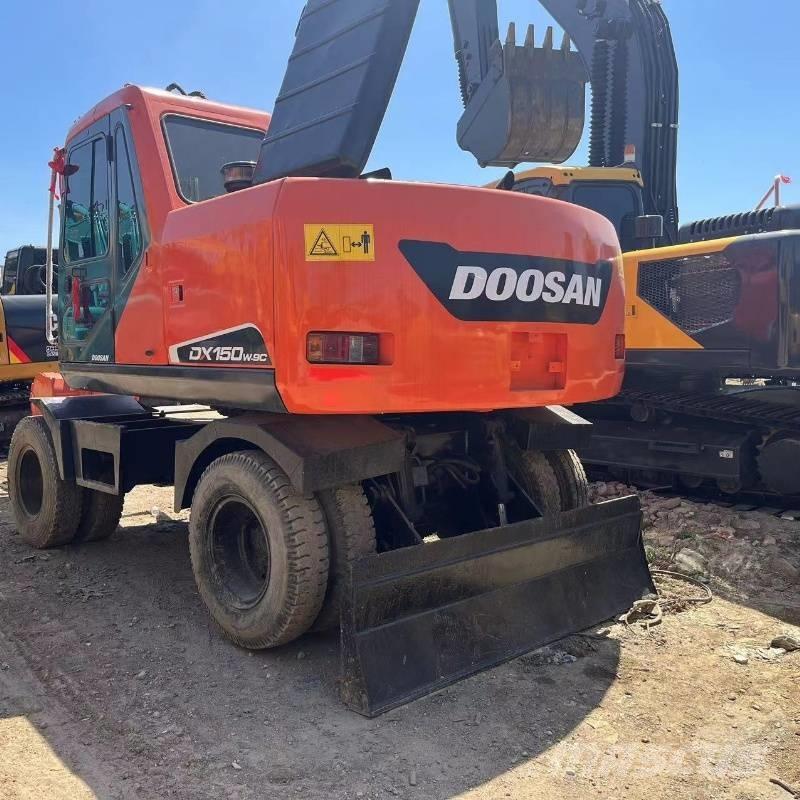 Doosan DX150W ホイール式油圧ショベル（パワーショベル・ユンボ・バックホー）