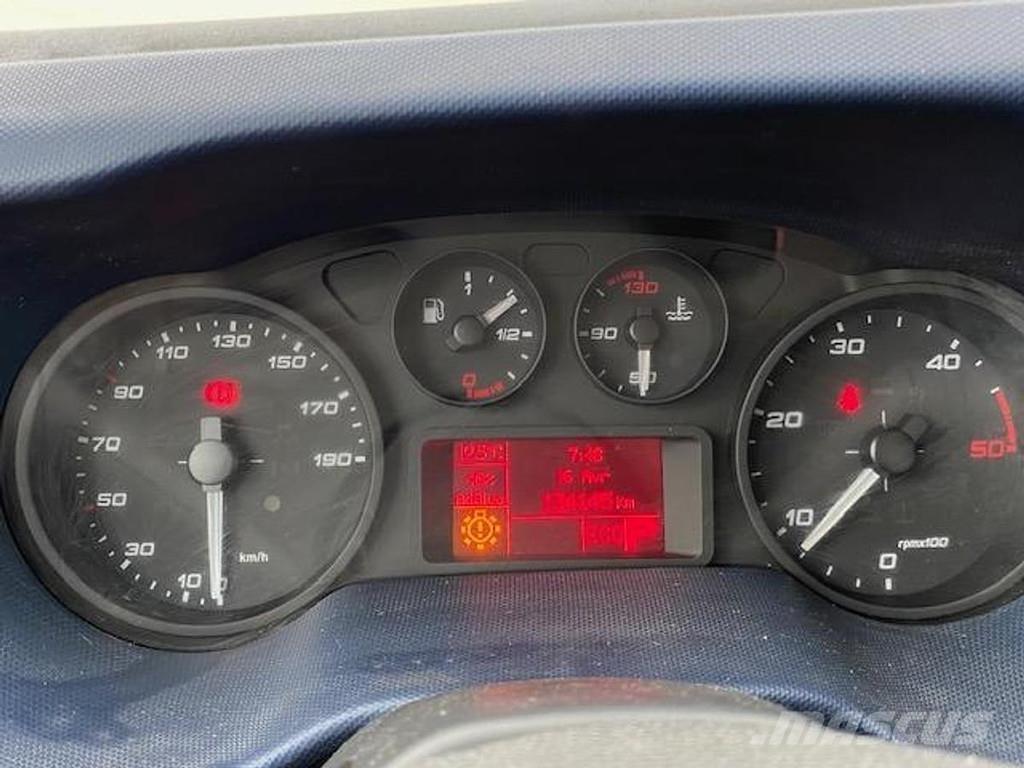 Iveco 35C18 ダンプ