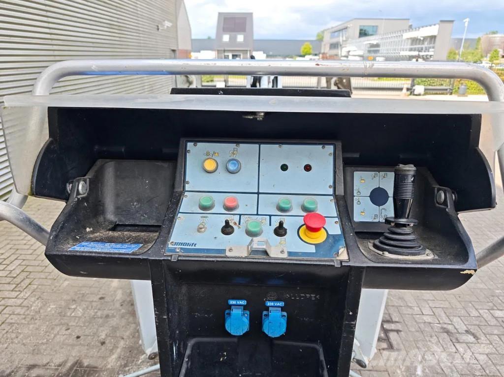 Dino 135T 高所作業台付トレーラー