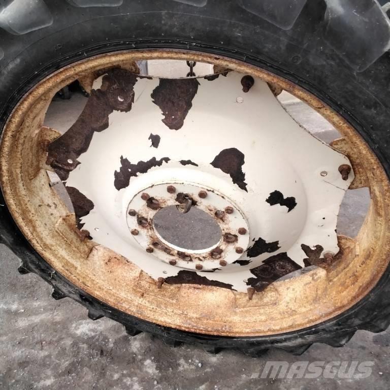 Taurus 9.5R44 タイヤ、ホイル、リム