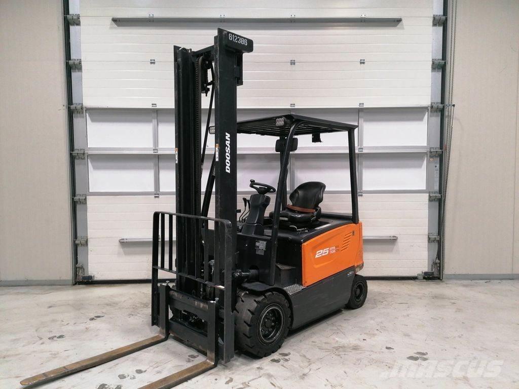 Doosan B25X-7 バッテリーフォークリフト