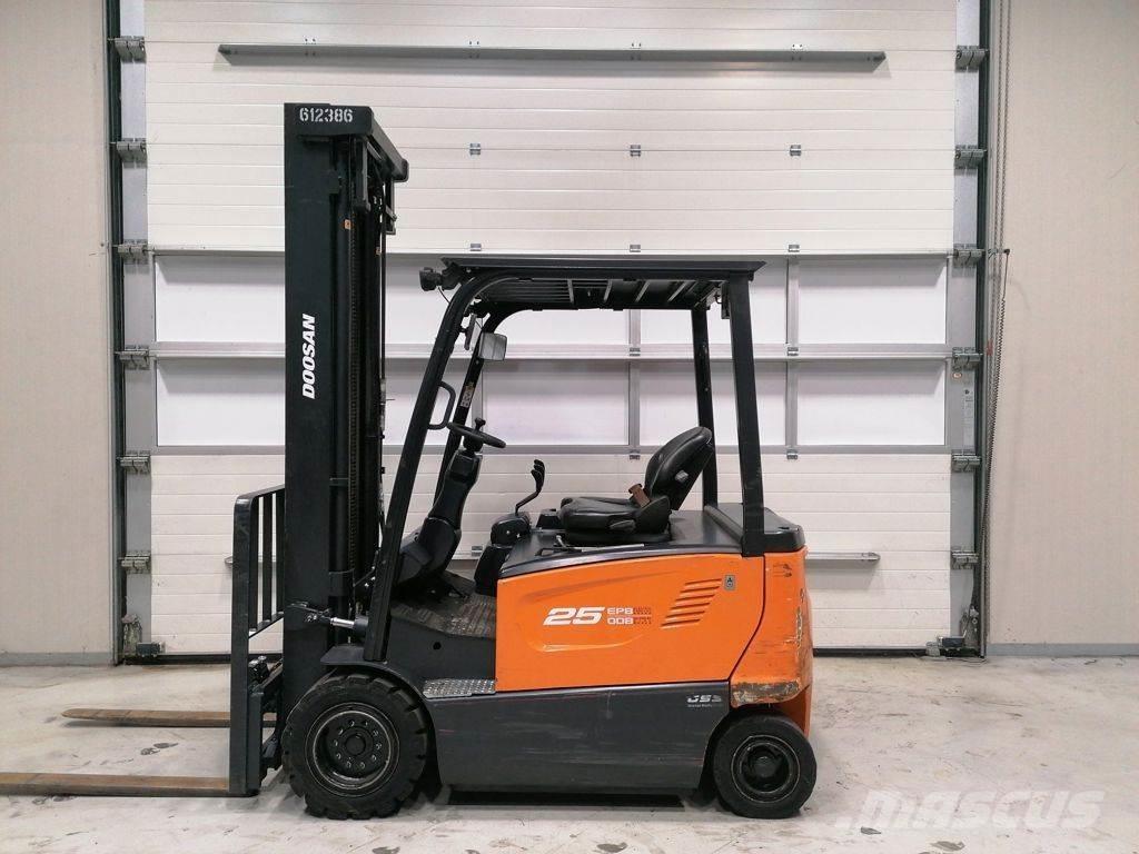 Doosan B25X-7 バッテリーフォークリフト