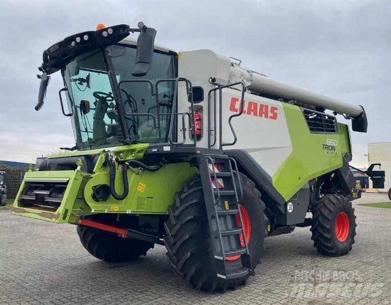CLAAS TRION 650 コンバイン