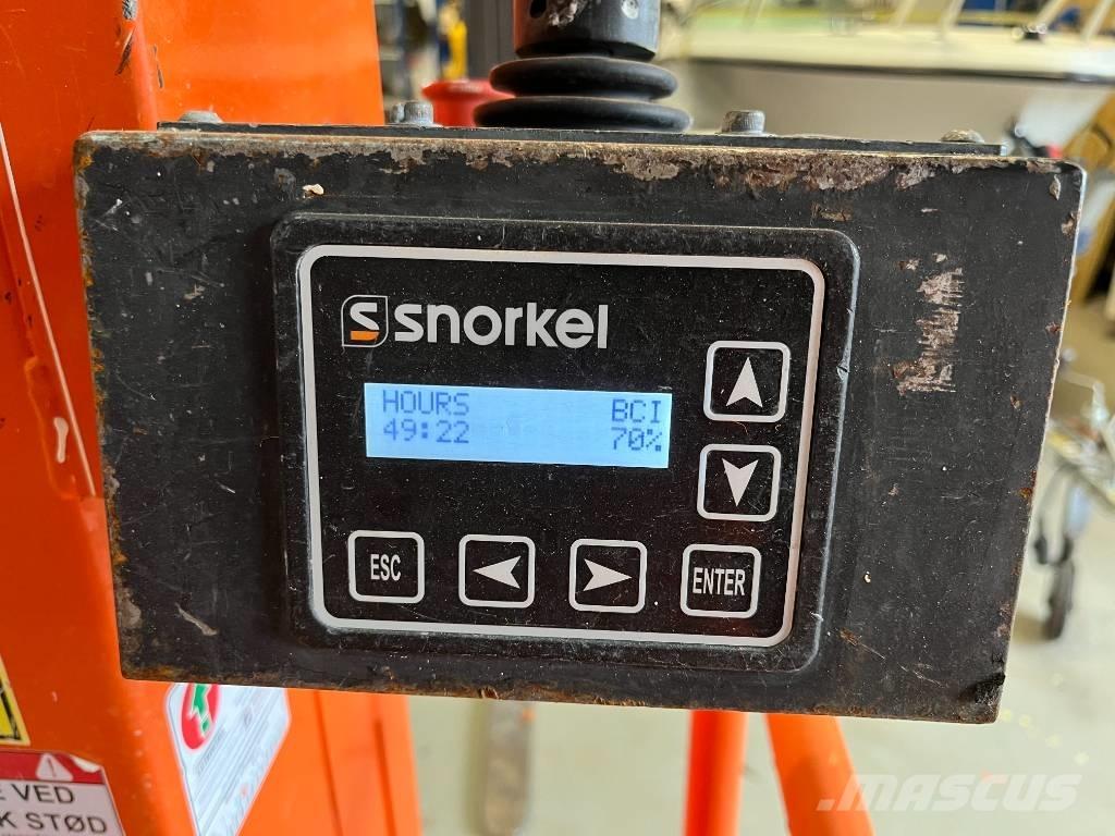 Snorkel TM 12 垂直昇降型リフト