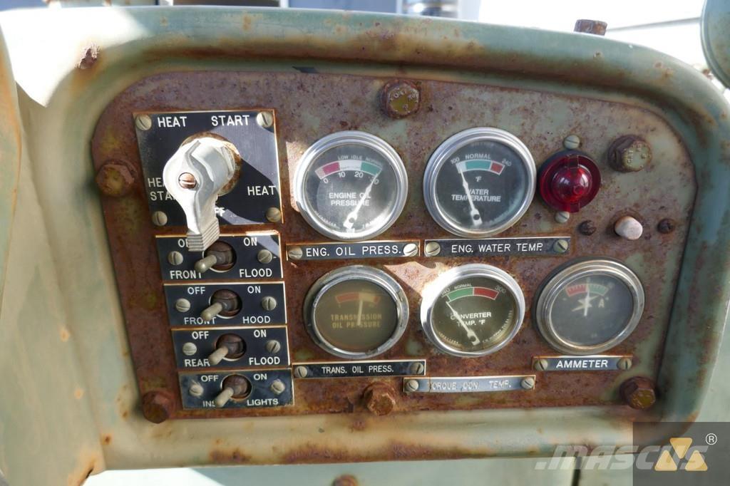 CAT D7F Ex-army ブルドーザー