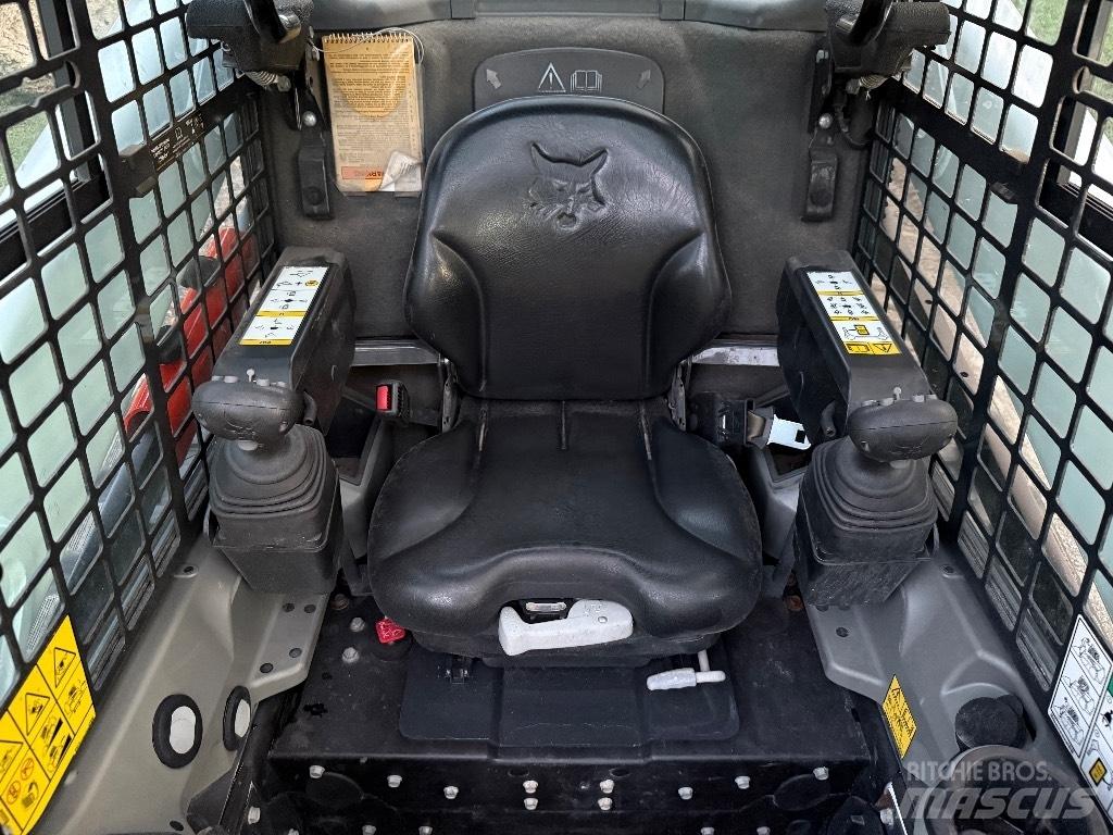 Bobcat T595 スキッドステアローダー