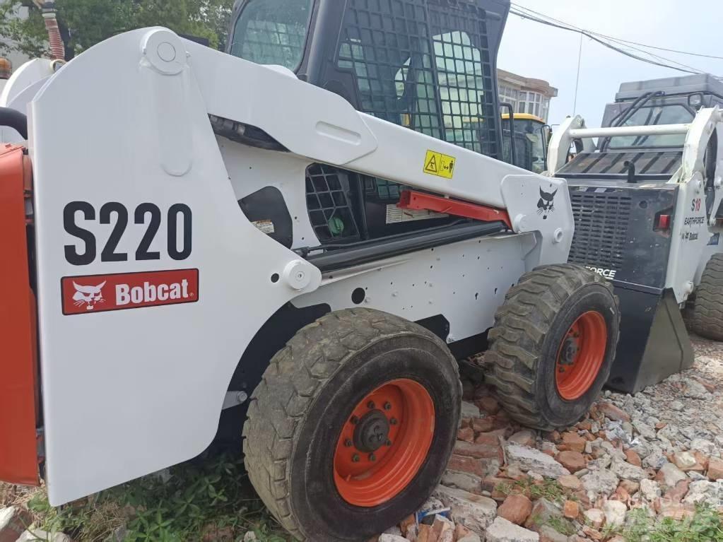 Bobcat S 220 スキッドステアローダー