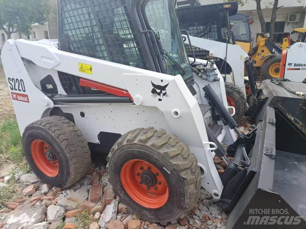 Bobcat S 220 スキッドステアローダー