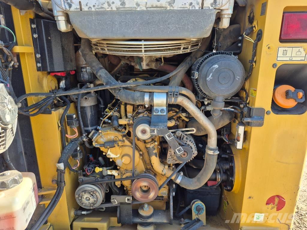 CAT 249 D スキッドステアローダー