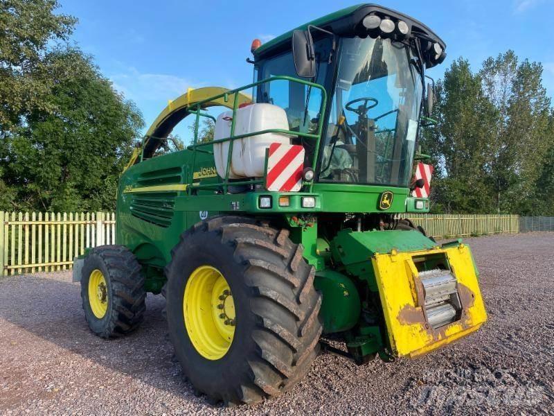 John Deere 7400 自走式フォレージハーベスター
