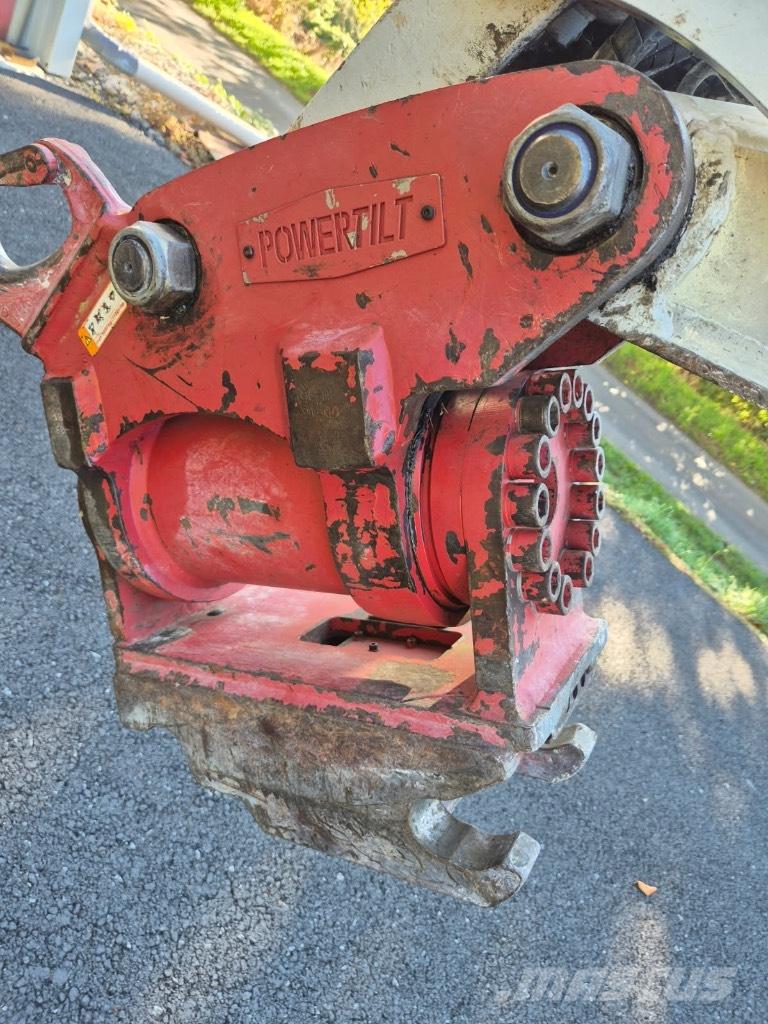 Takeuchi TB 295 W ホイール式油圧ショベル（パワーショベル・ユンボ・バックホー）