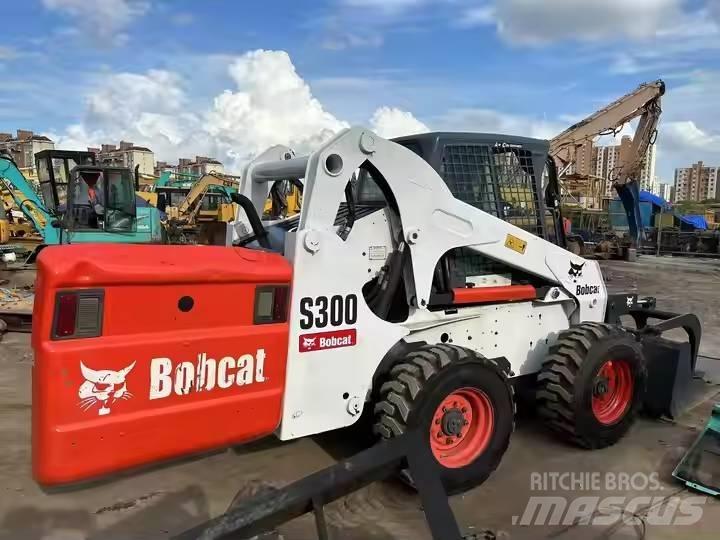 Bobcat S 300 スキッドステアローダー