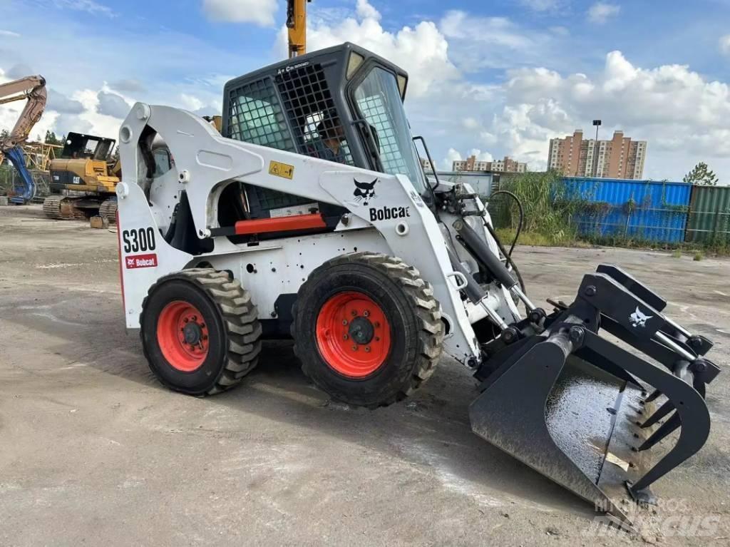 Bobcat S 300 スキッドステアローダー