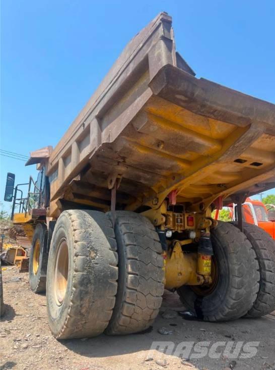 CAT 773 F リジットフレーム式ダンプトラック