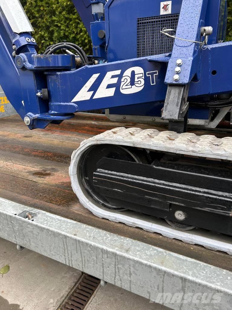 Teupen Leo 25T ブームリフト　直伸型