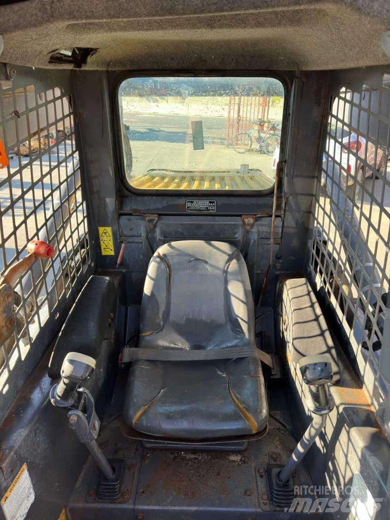 New Holland C 185 スキッドステアローダー