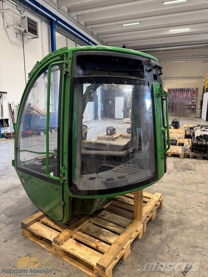 John Deere 1210E キャビン及び内装