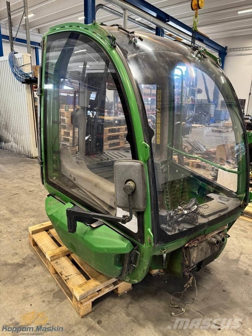 John Deere 1210E キャビン及び内装