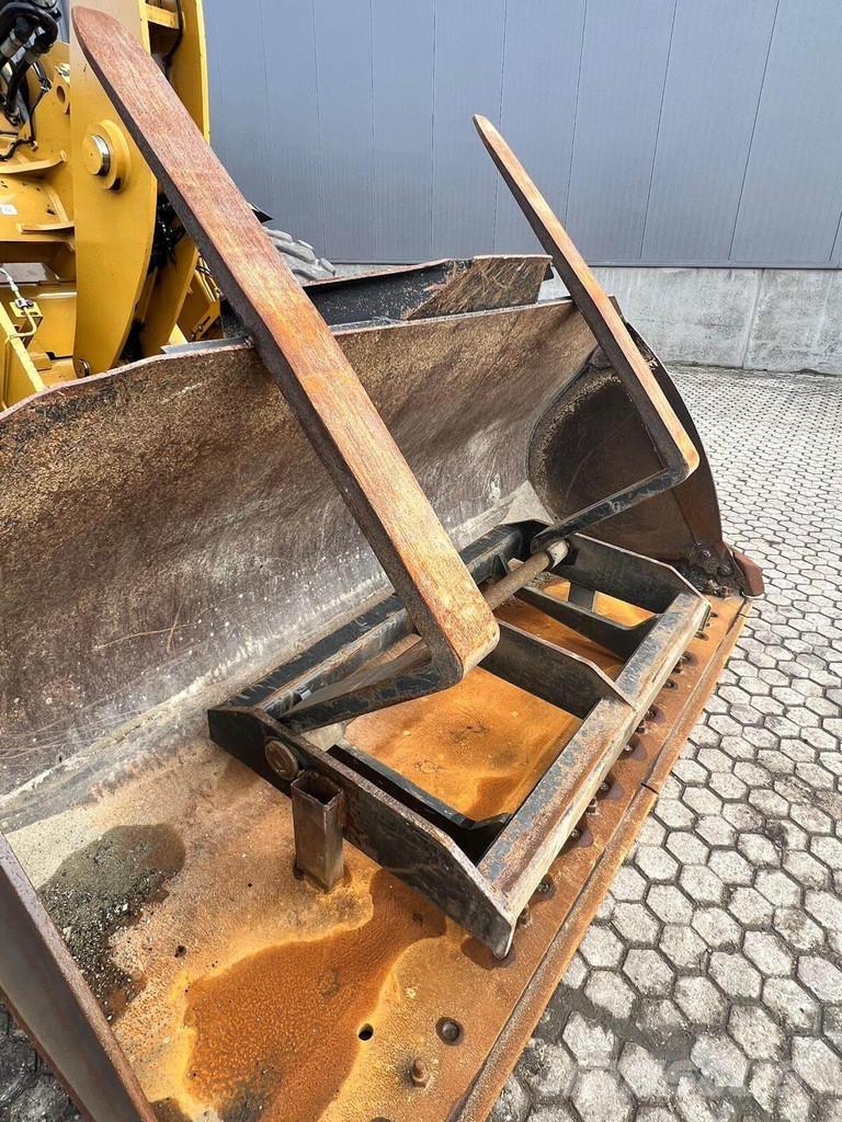 CAT 926M ホイールローダー・タイヤショベル