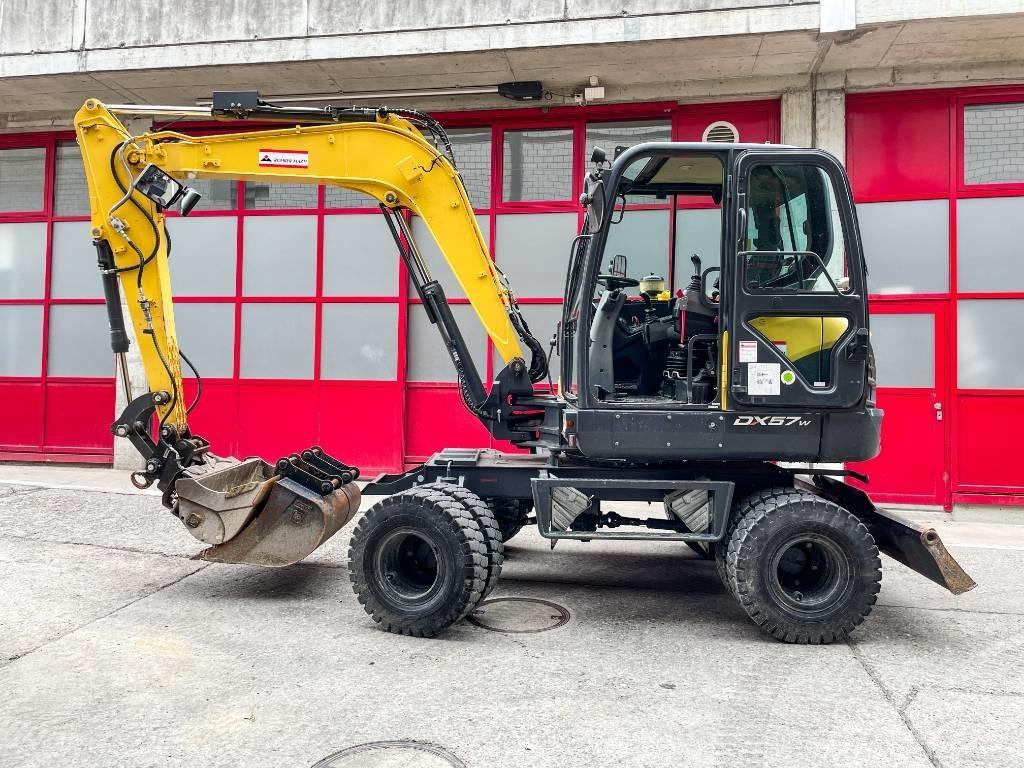 Doosan DX 57 W-5 ホイール式油圧ショベル（パワーショベル・ユンボ・バックホー）