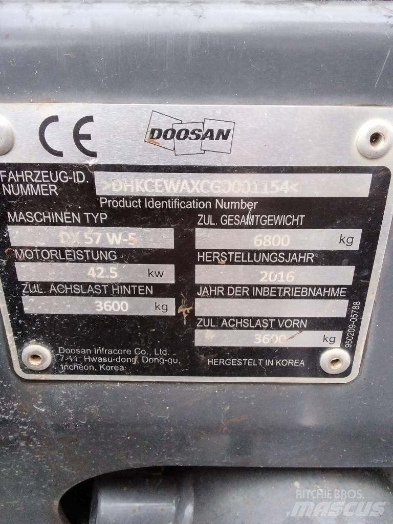 Doosan DX 57 W-5 ホイール式油圧ショベル（パワーショベル・ユンボ・バックホー）