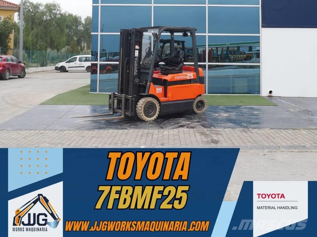 Toyota 7 FBMF 25 バッテリーフォークリフト
