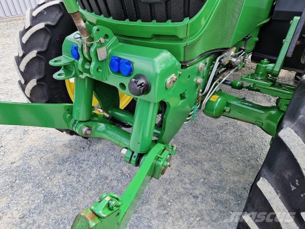 John Deere 6115 R トラクター