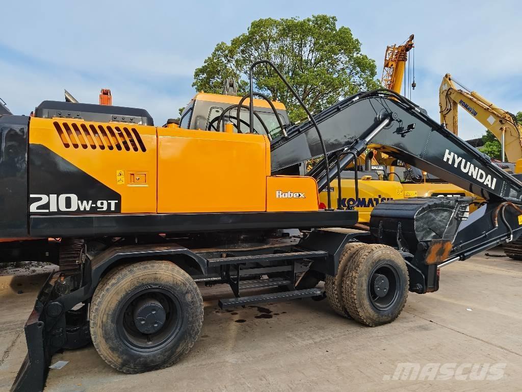 Hyundai R210W-9 ホイール式油圧ショベル（パワーショベル・ユンボ・バックホー）