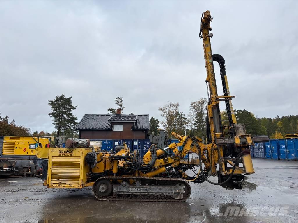 Klemm KR805-2 杭打ち機