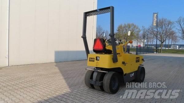Sakai TS 160 タイヤローラ