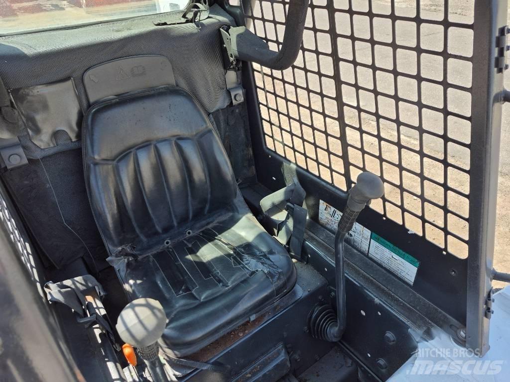 Bobcat 763 スキッドステアローダー