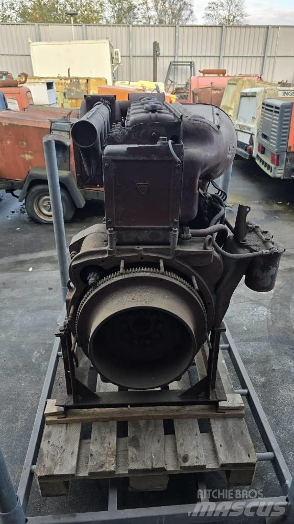 Deutz F4L514 エンジン