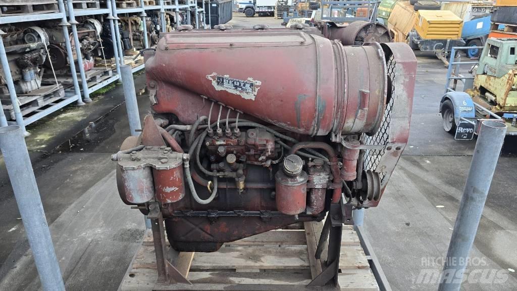 Deutz F4L514 エンジン