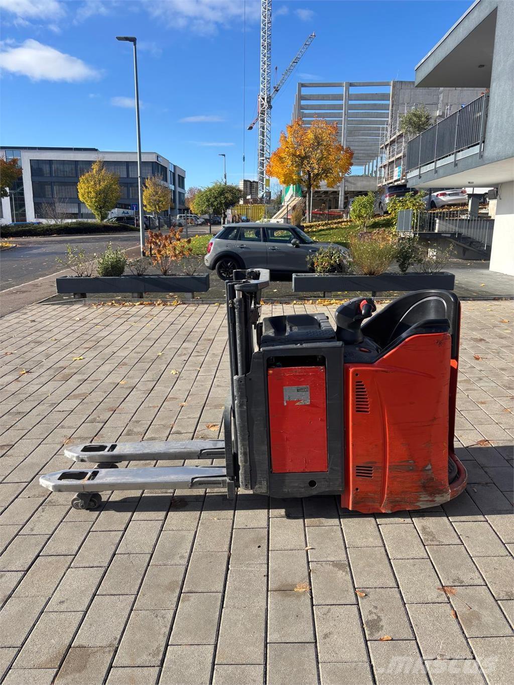 Linde L12 LHP SP 自走式スタッカー