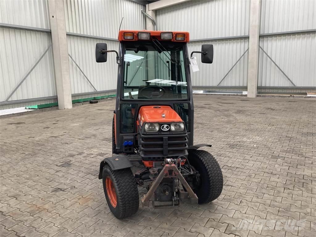 Kubota B2110 コンパクトトラクター
