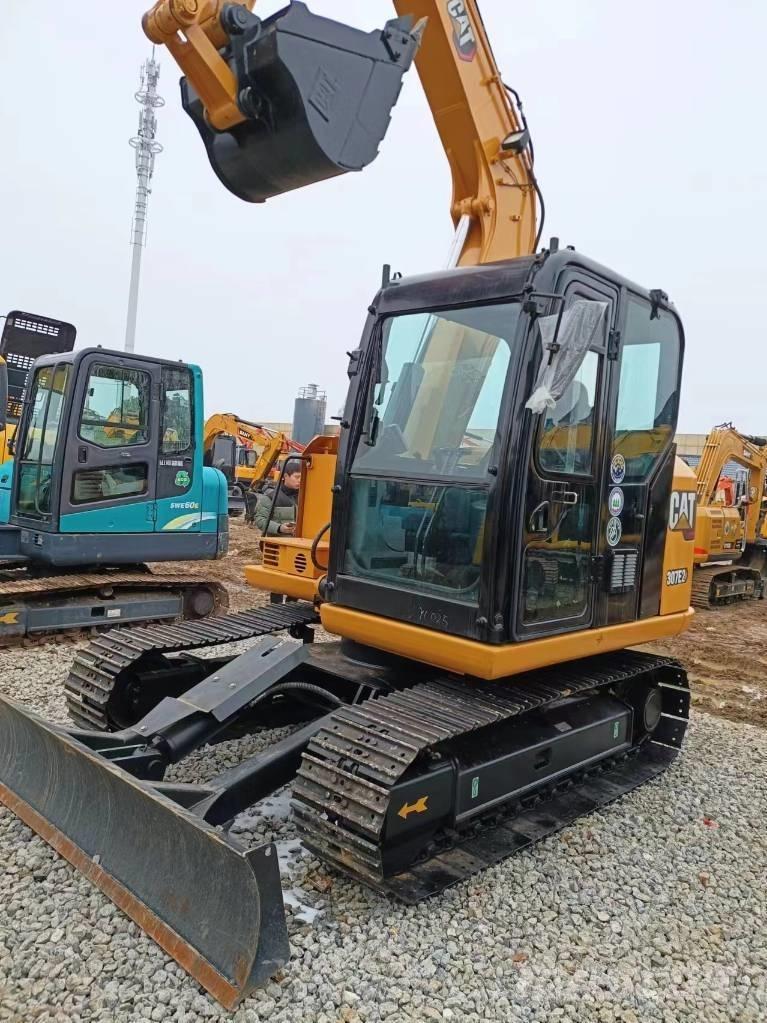 CAT 307 大型油圧ショベル12t以上（パワーショベル・ユンボ）