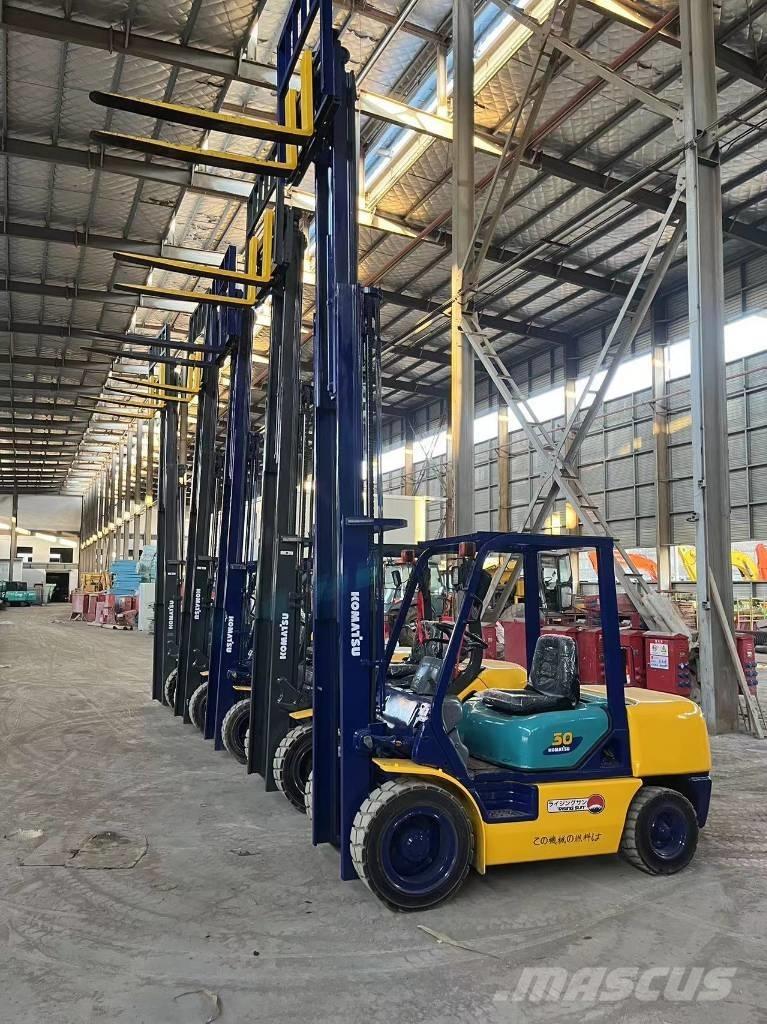 Komatsu FD 30 T-17 ディーゼル・軽油