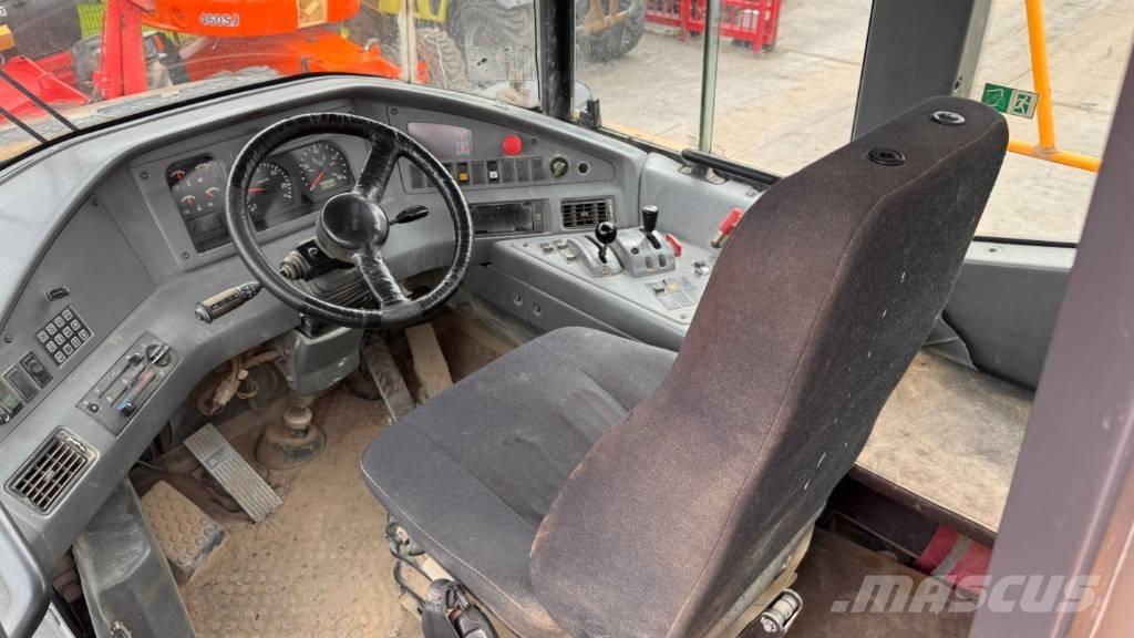 Volvo A 25 D アーティキュレート式ダンプトラック