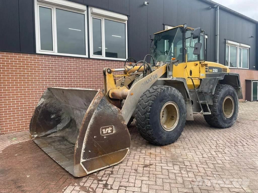 Komatsu WA250-5 ホイールローダー・タイヤショベル