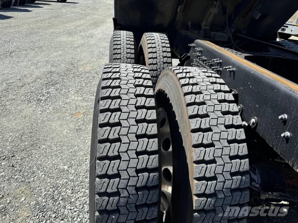 Mack Granite 84FR ダンプ