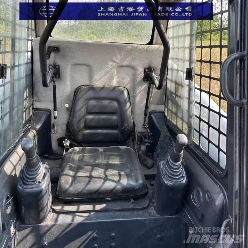 Bobcat S 590 スキッドステアローダー