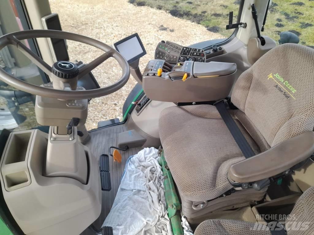 John Deere 8310 R トラクター