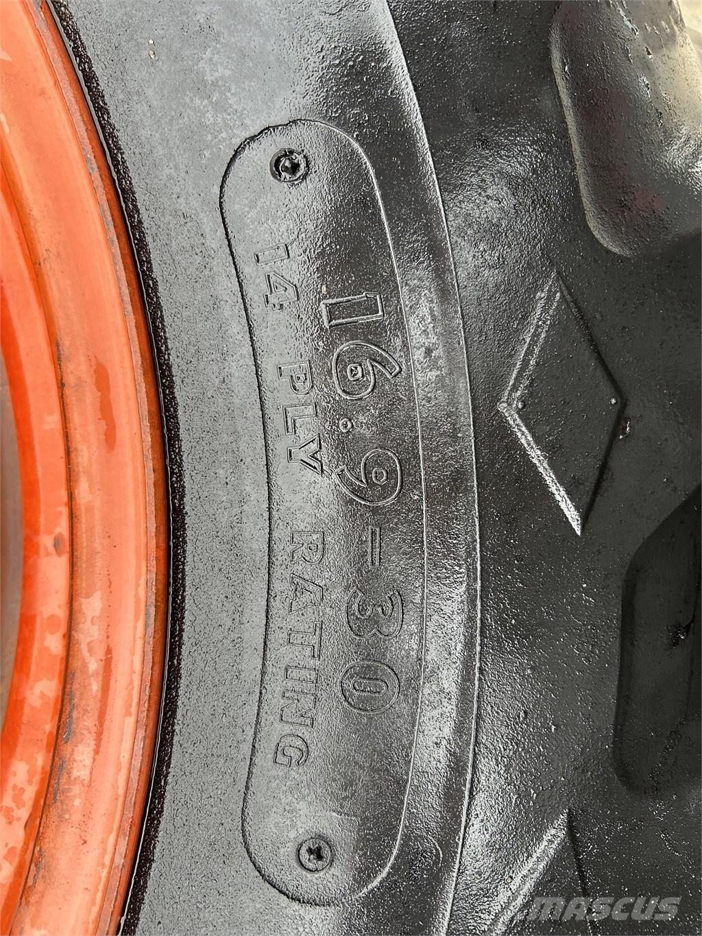 Goodyear 16,9-30 タイヤ、ホイル、リム