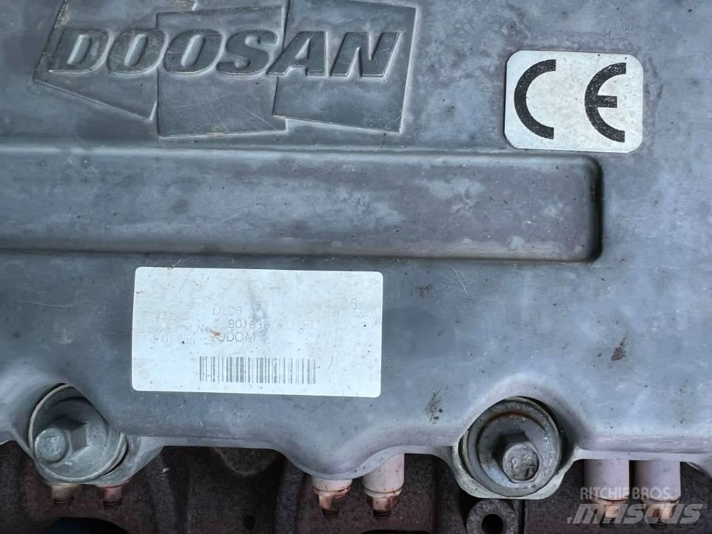 Doosan DX170W ホイール式油圧ショベル（パワーショベル・ユンボ・バックホー）