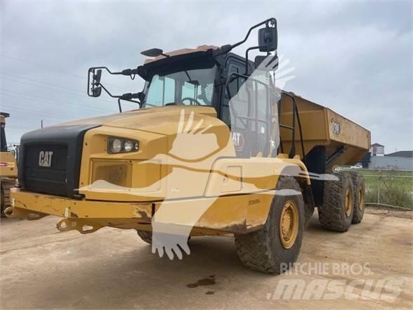 CAT 730 アーティキュレート式ダンプトラック