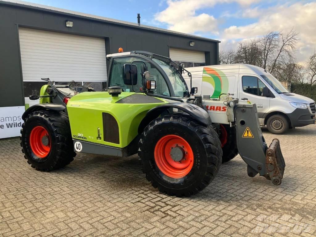 CLAAS Scorpion 9040 農業用テレハンドラー