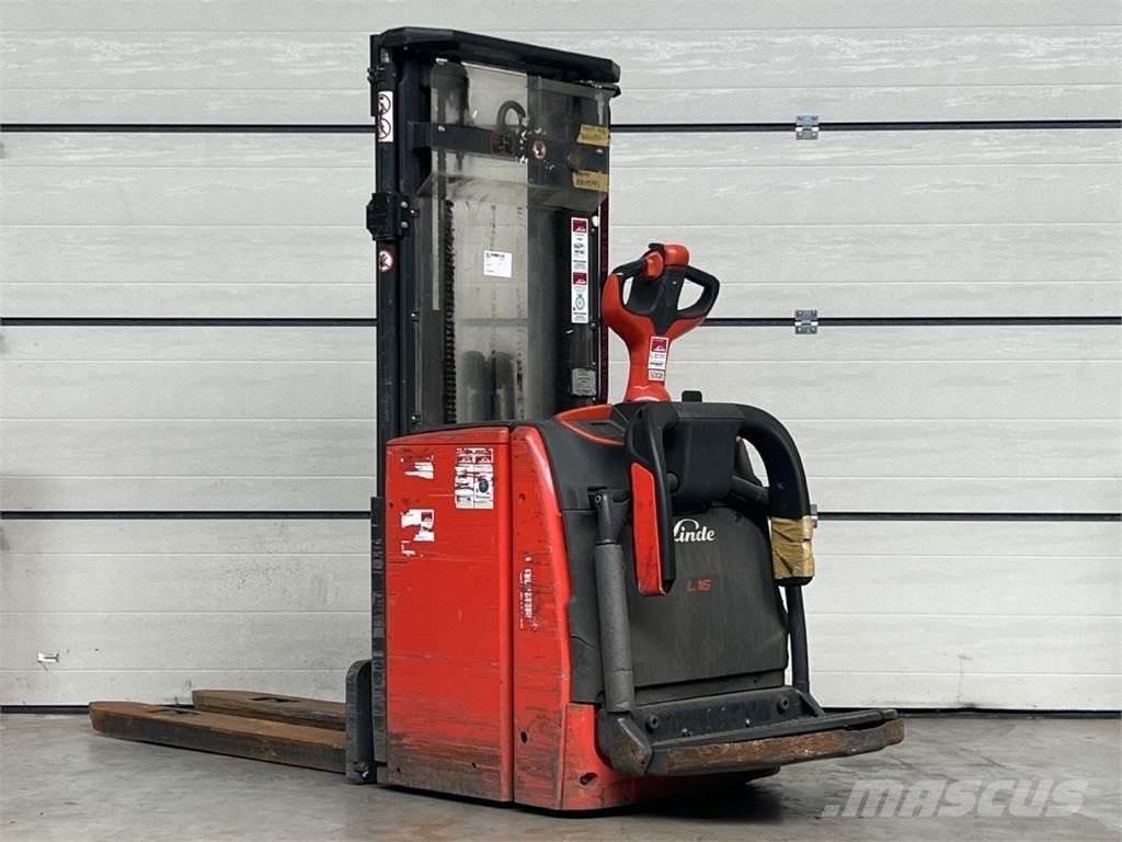 Linde L16AP 自走式スタッカー
