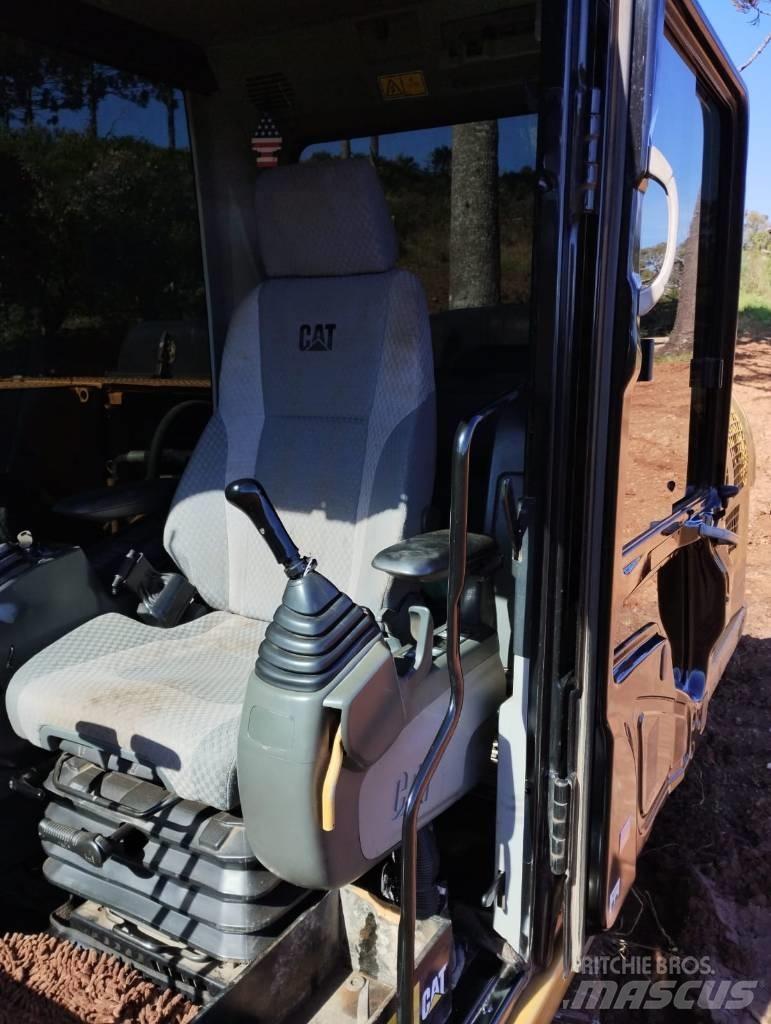 CAT 320D2 大型油圧ショベル12t以上（パワーショベル・ユンボ）